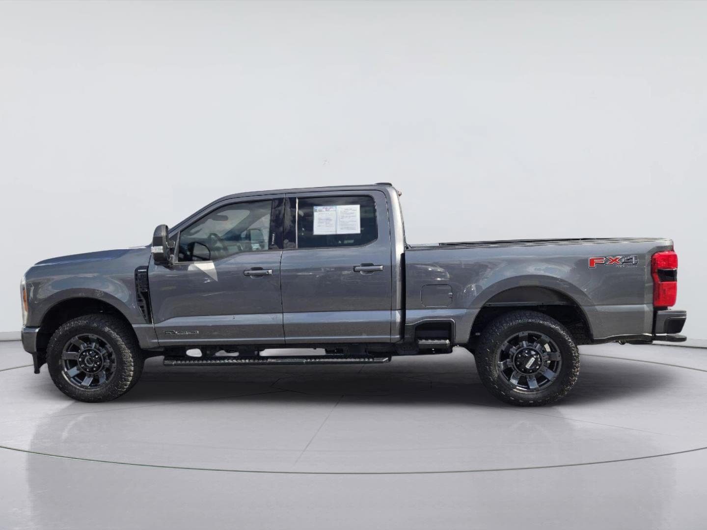 Used 2023 Ford F250 Lariat w/ Lariat Ultimate Package AWD/4WD image 3