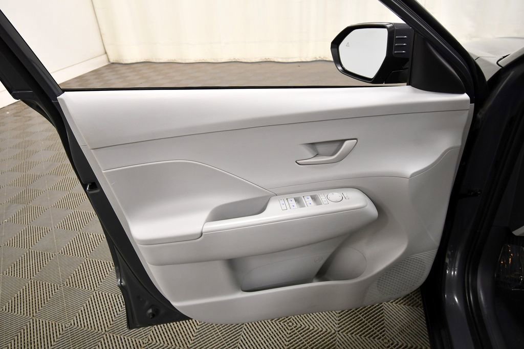 Used 2025 Hyundai Kona SEL image 13