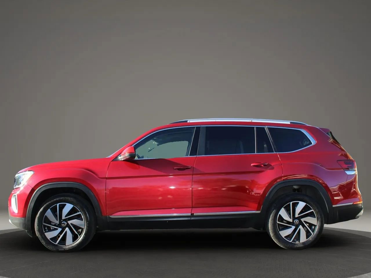 Used 2024 Volkswagen Atlas SEL image 4