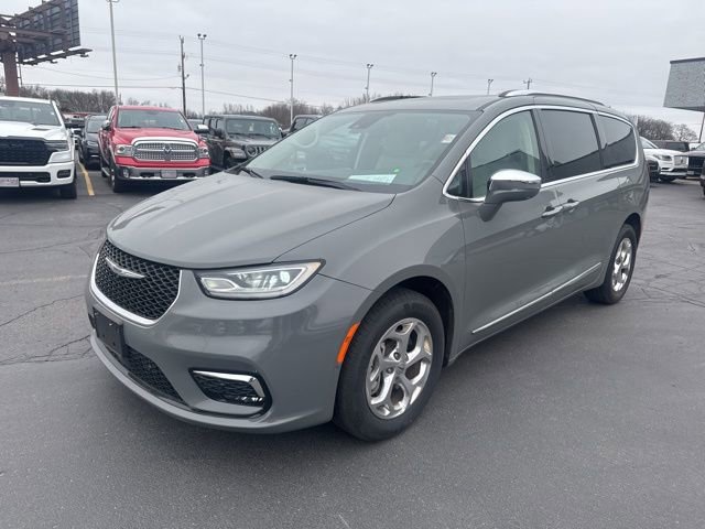 Used 2021 Chrysler Pacifica Limited w/ Premium & Safety Sphere Group image 4