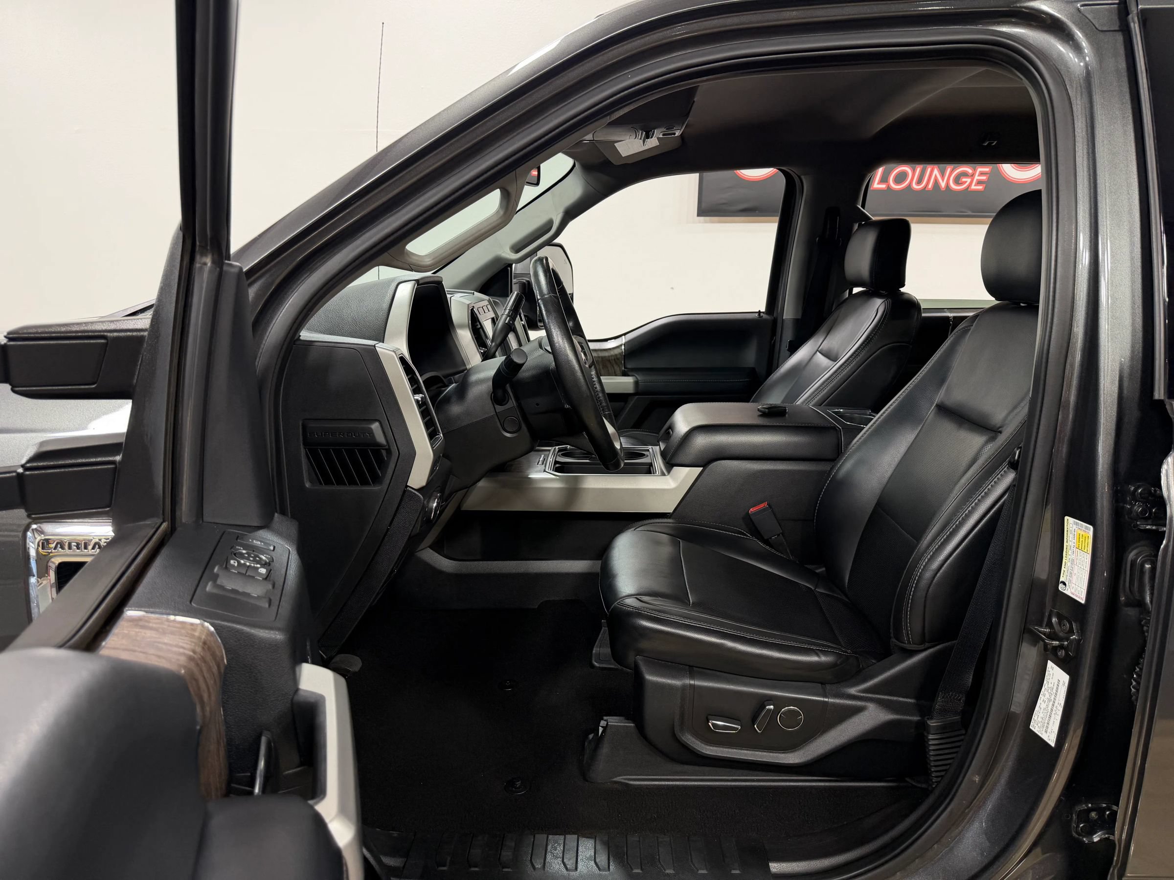 Used 2019 Ford F350 Lariat w/ Lariat Ultimate Package AWD/4WD image 13