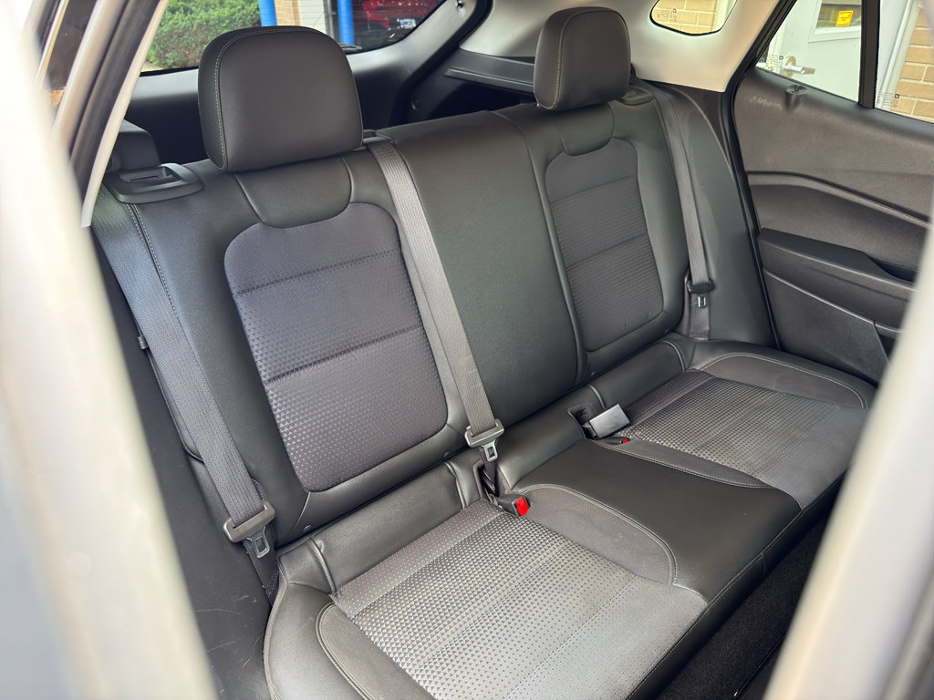 Used 2025 Chevrolet Trax LT FWD image 34
