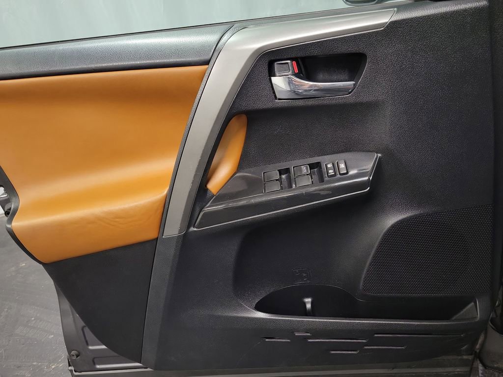 Used 2016 Toyota RAV4 SE image 22