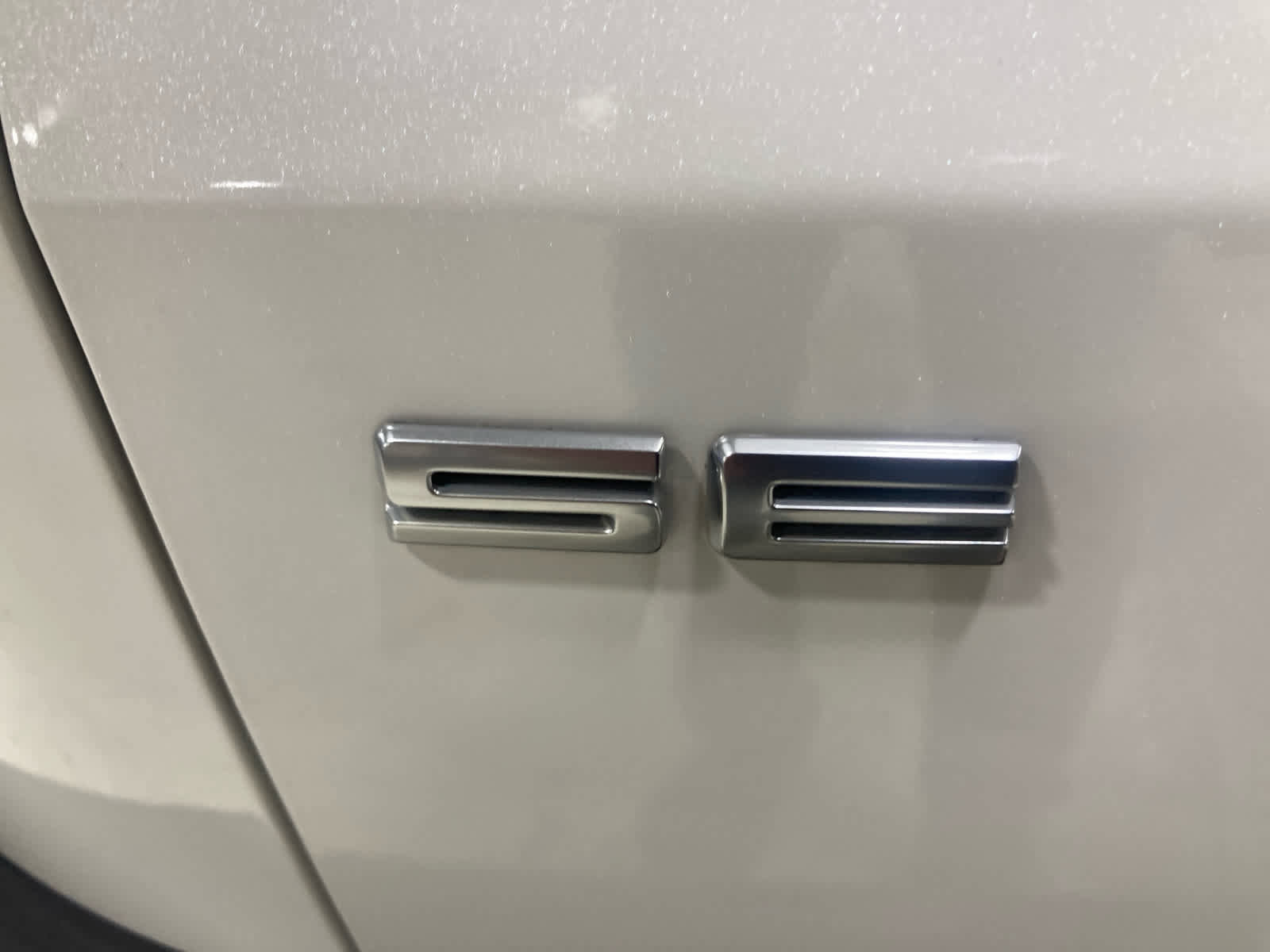 Used 2021 Ford Escape SE w/ SE Sport Appearance Package image 17