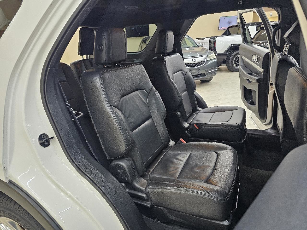 Used 2016 Ford Explorer XLT w/ Equipment Group 202A FWD image 22