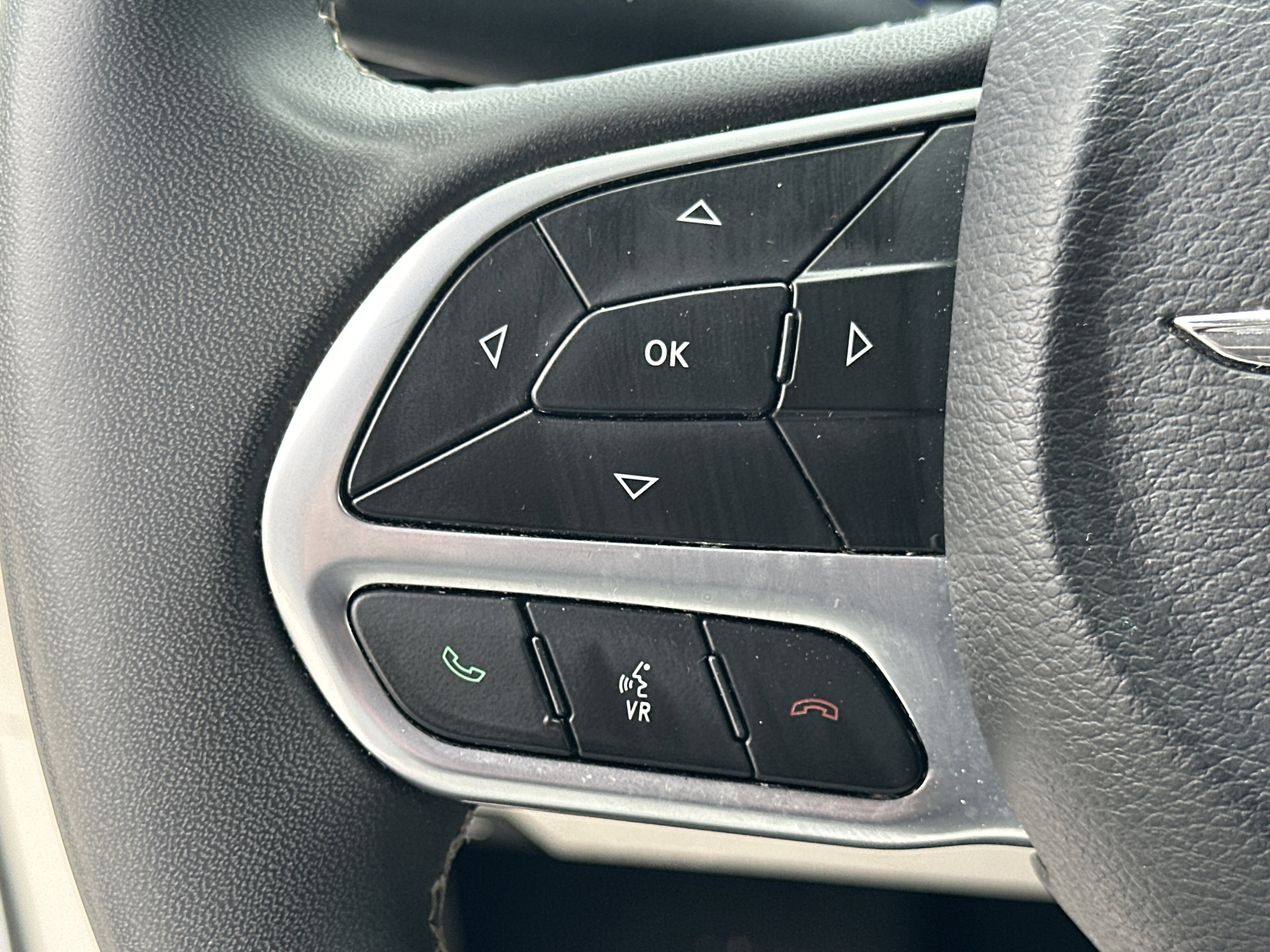Used 2022 Chrysler Pacifica Touring-L FWD image 22