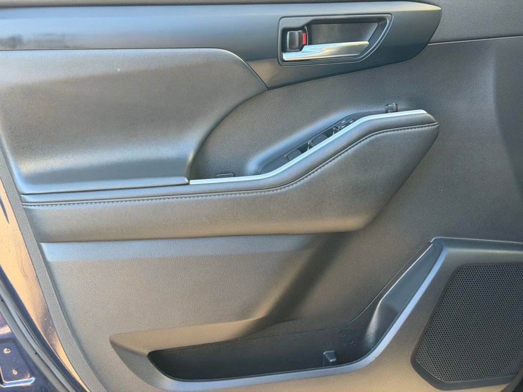 Used 2022 Toyota Highlander XLE image 26