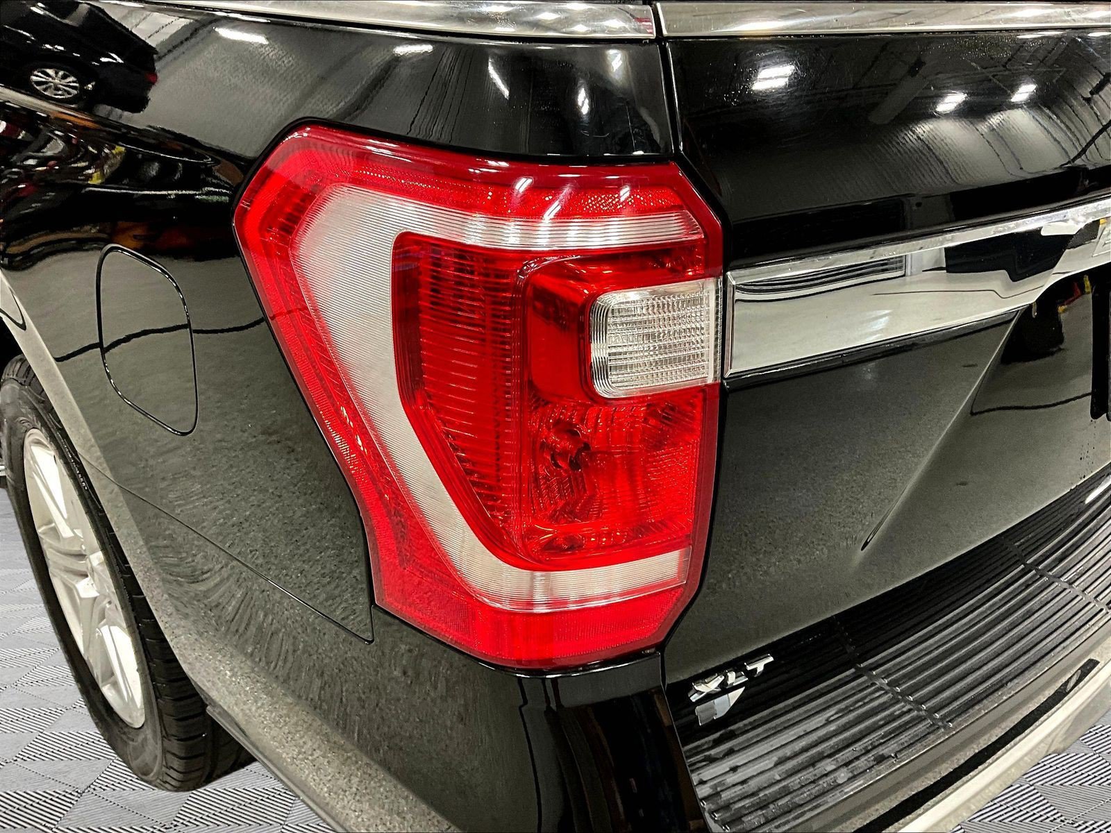 Used 2018 Ford Expedition Max XLT w/ Equipment Group 202A AWD/4WD image 23
