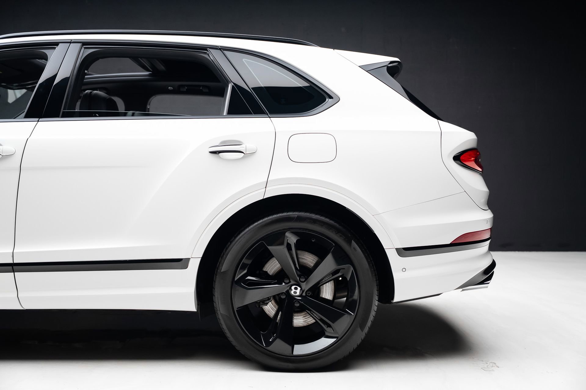 Used 2021 Bentley Bentayga Plug-In Hybrid image 19