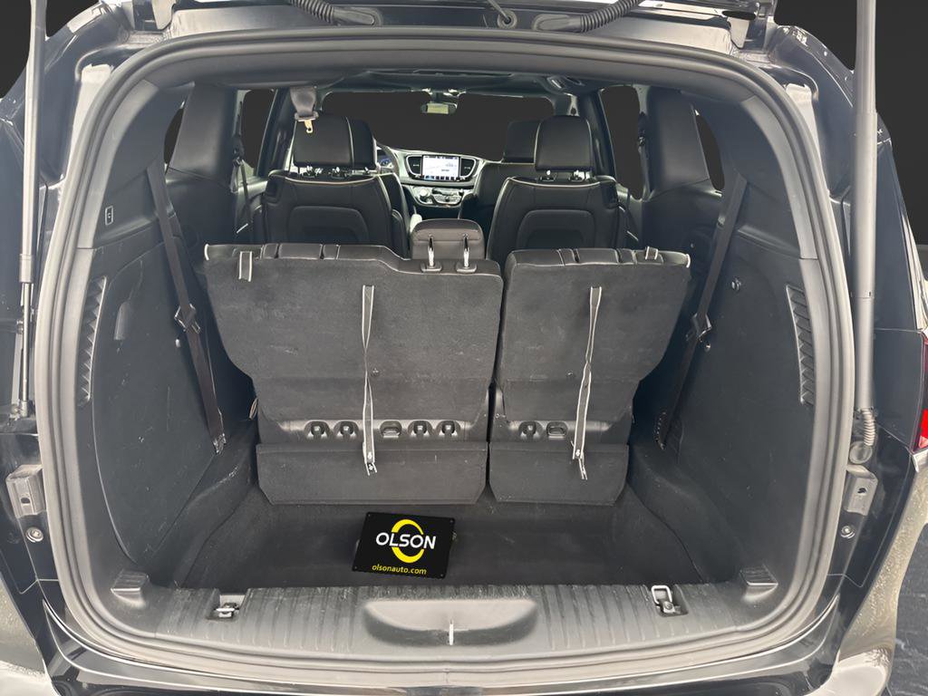 Used 2025 Chrysler Pacifica Limited image 33