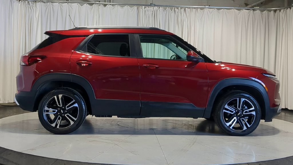 Used 2025 Chevrolet TrailBlazer LT w/ Convenience Package AWD/4WD image 9