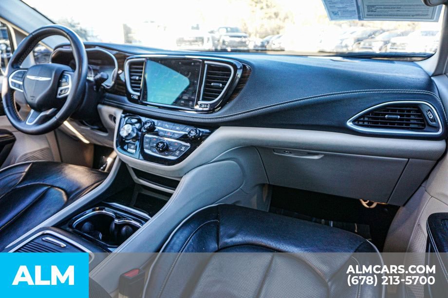 Used 2023 Chrysler Pacifica Limited FWD image 27