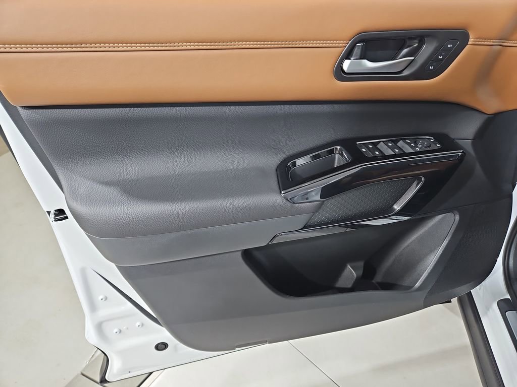 New 2026 Nissan Pathfinder Platinum AWD/4WD image 10