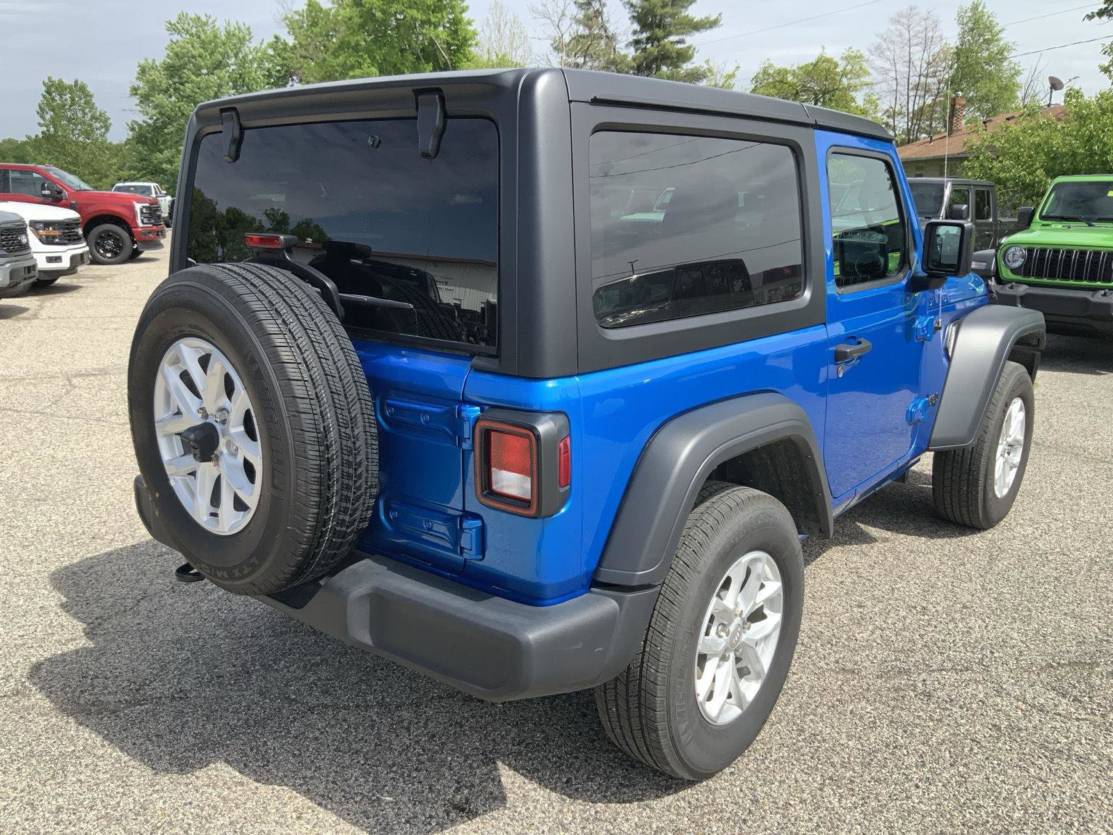 Used 2023 Jeep Wrangler Sport AWD/4WD image 12