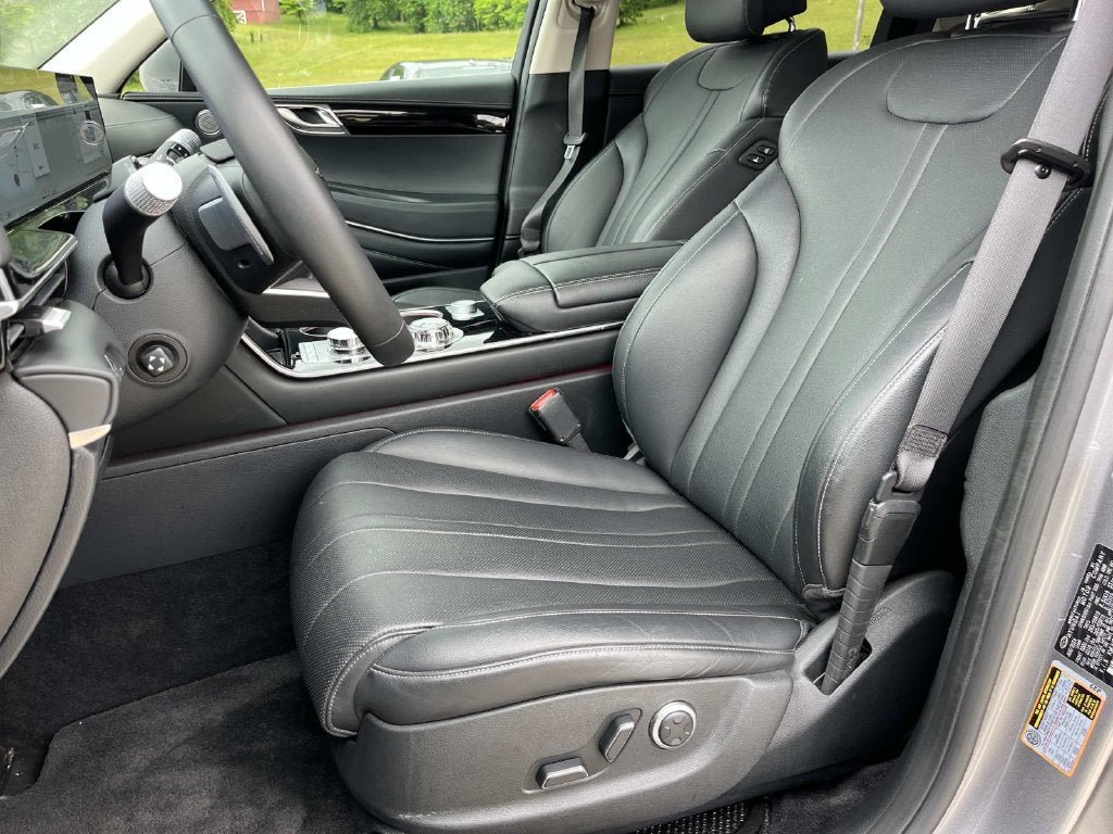 Used 2025 Genesis GV80 2.5T Standard AWD/4WD image 32
