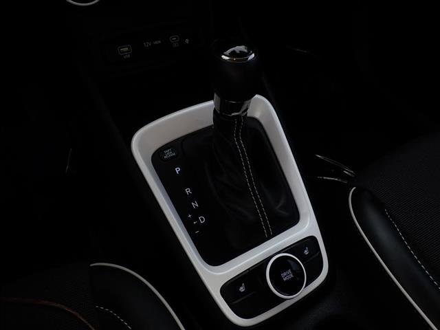Used 2025 Hyundai Venue Limited FWD image 17