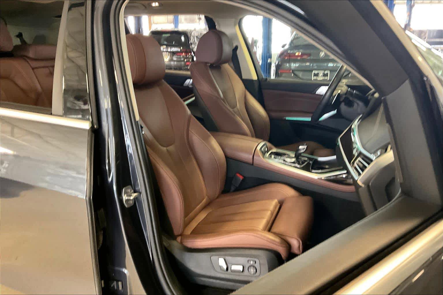 Used 2020 BMW X7 xDrive40i w/ Premium Package AWD/4WD image 8