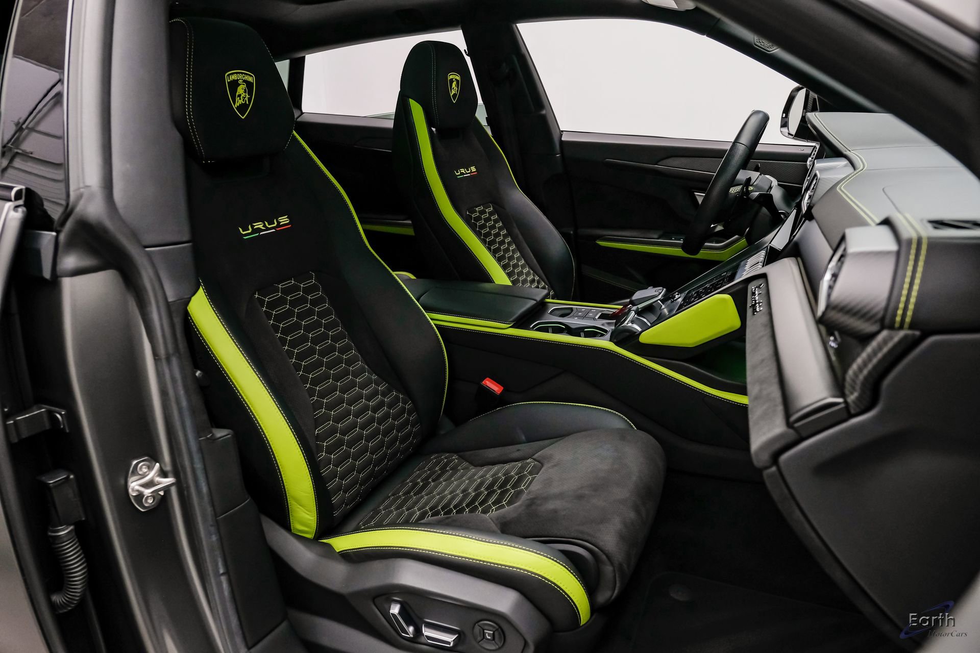 Used 2022 Lamborghini Urus AWD/4WD image 58