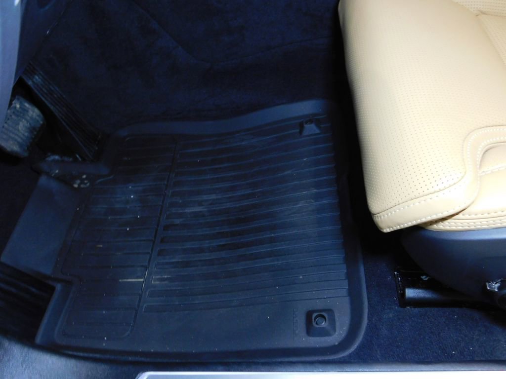 Used 2026 Volvo V90 B6 Cross Country Ultra image 32