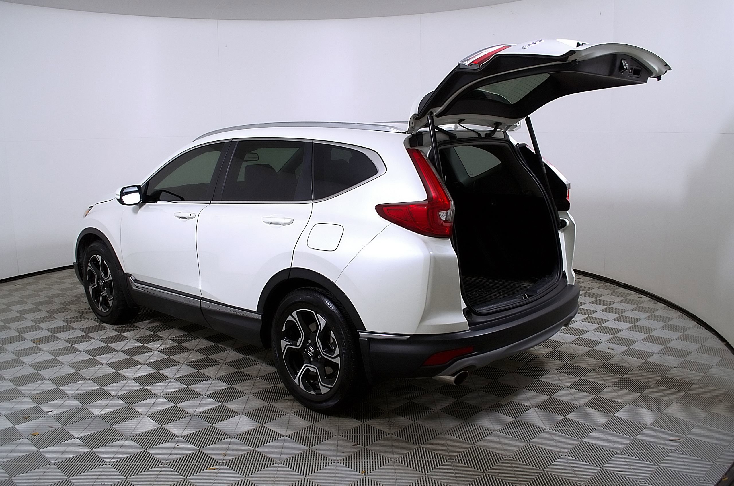 Used 2018 Honda CR-V Touring image 10