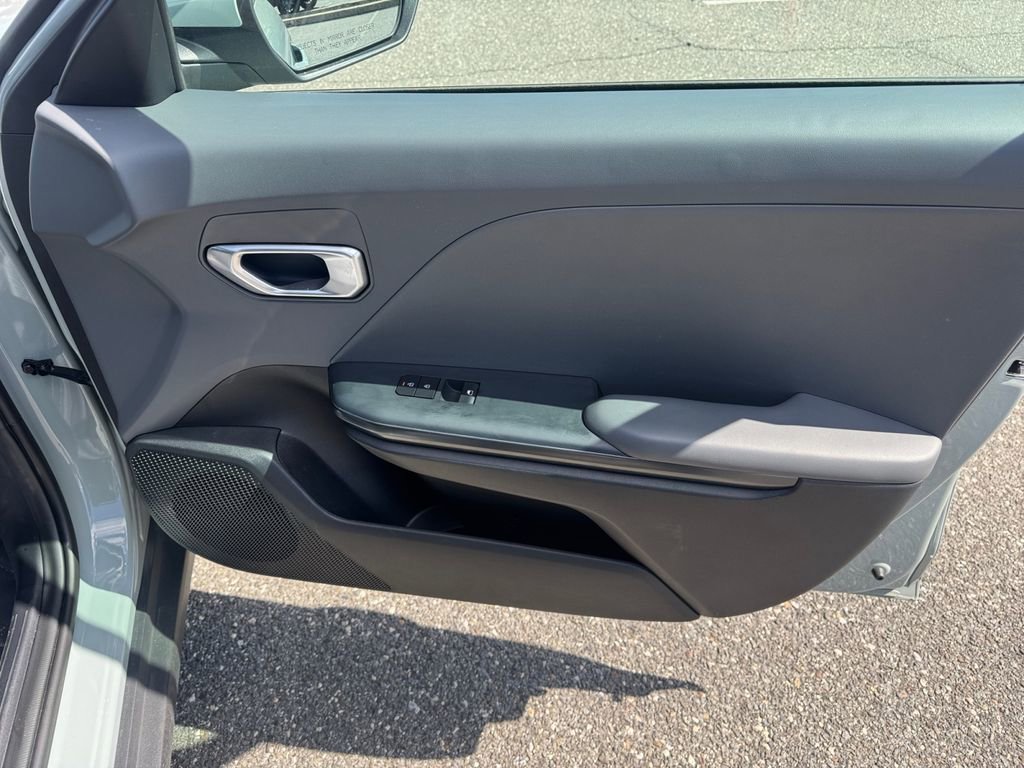 Used 2025 Kia K4 LXS image 17