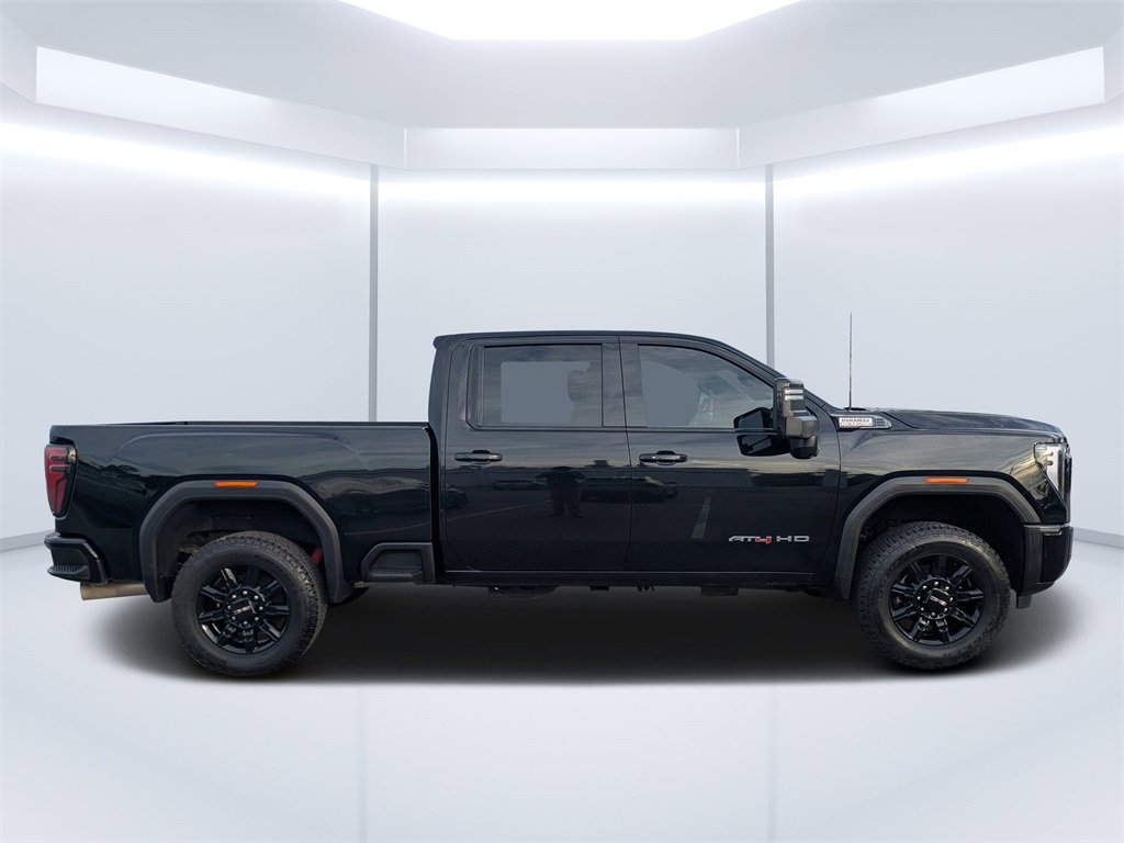 Used 2024 GMC Sierra 2500 AT4 image 2