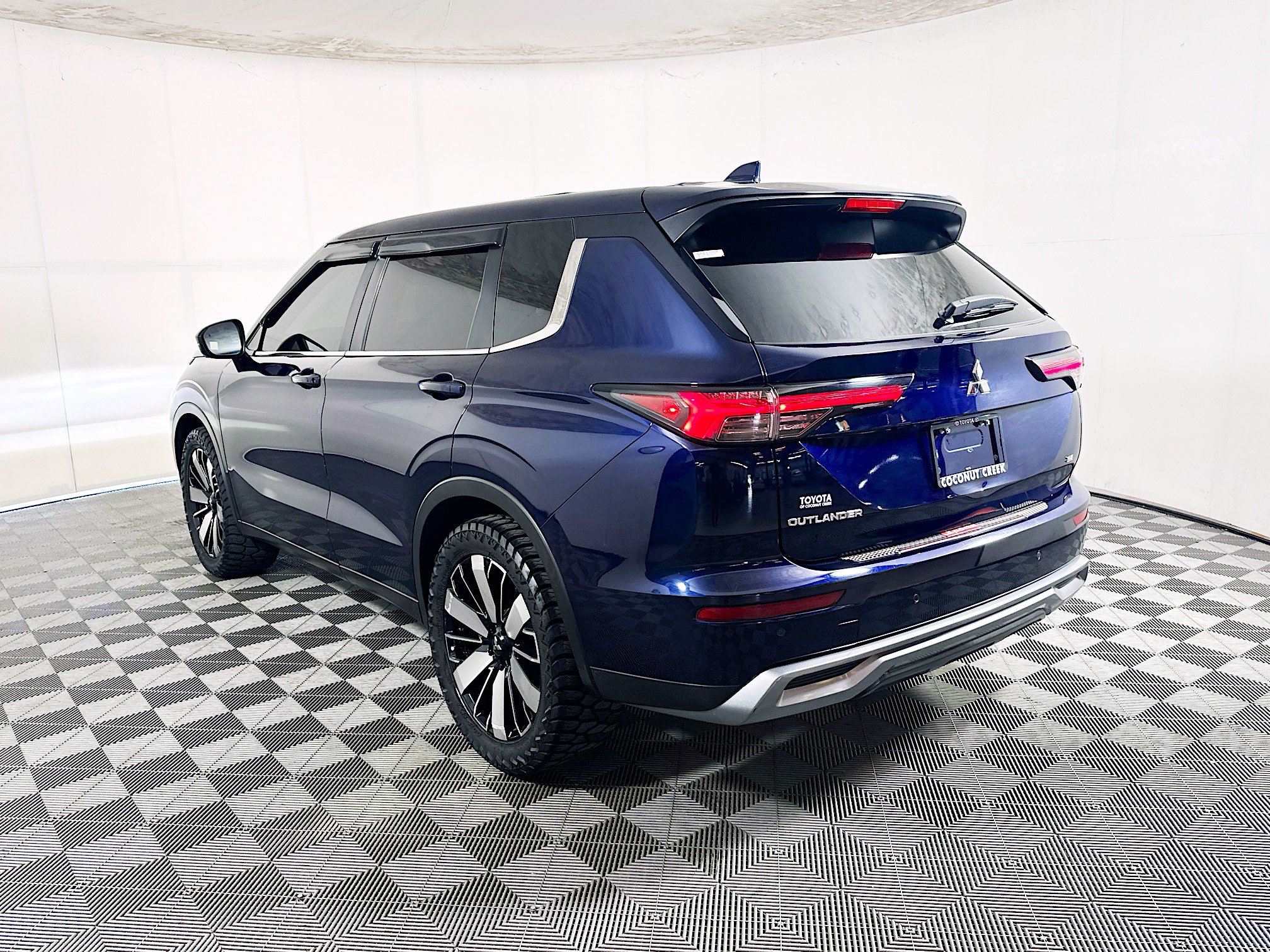 Used 2025 Mitsubishi Outlander SE AWD/4WD image 5