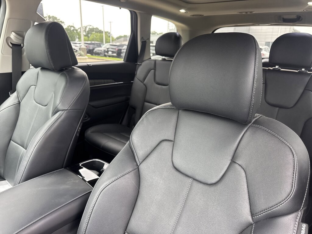 Used 2024 Kia Telluride SX w/ Towing Package FWD image 22
