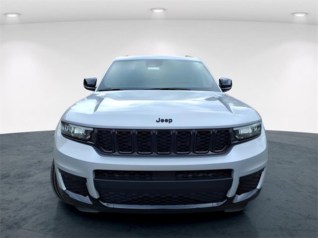 New 2025 Jeep Grand Cherokee L Altitude image 4