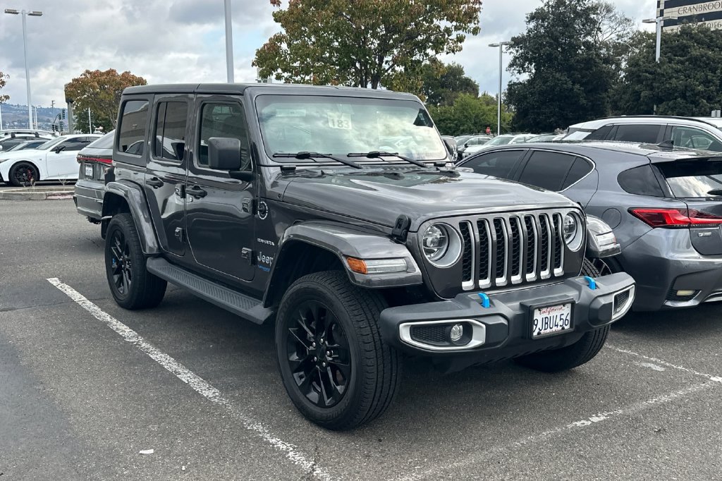 Used 2022 Jeep Wrangler Unlimited Sahara AWD/4WD image 2