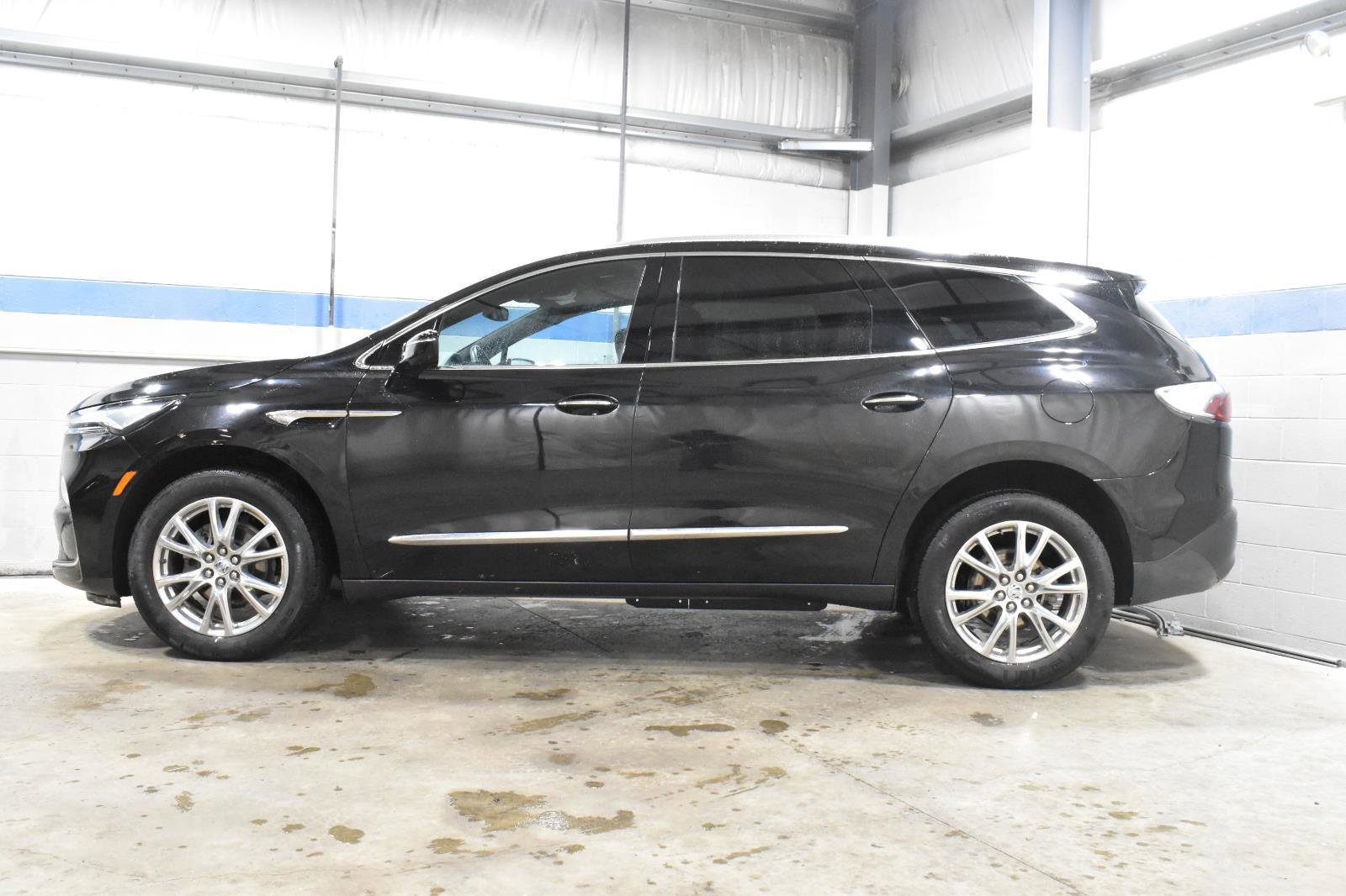 Used 2024 Buick Enclave Essence w/ Experience Buick Package FWD image 28