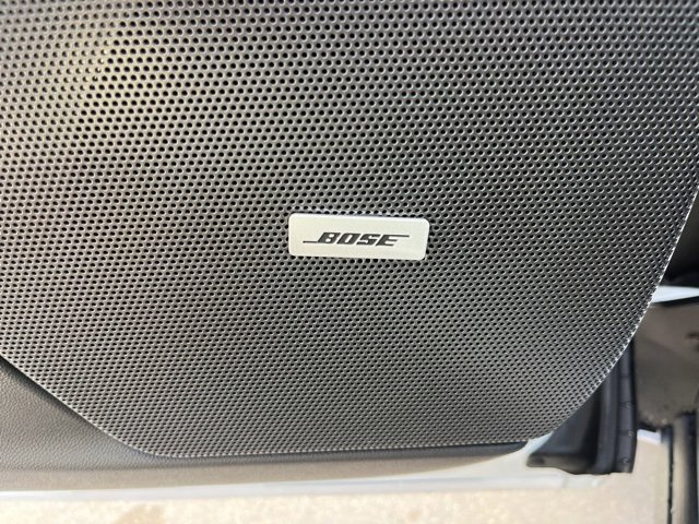 New 2025 Cadillac XT6 Luxury image 16