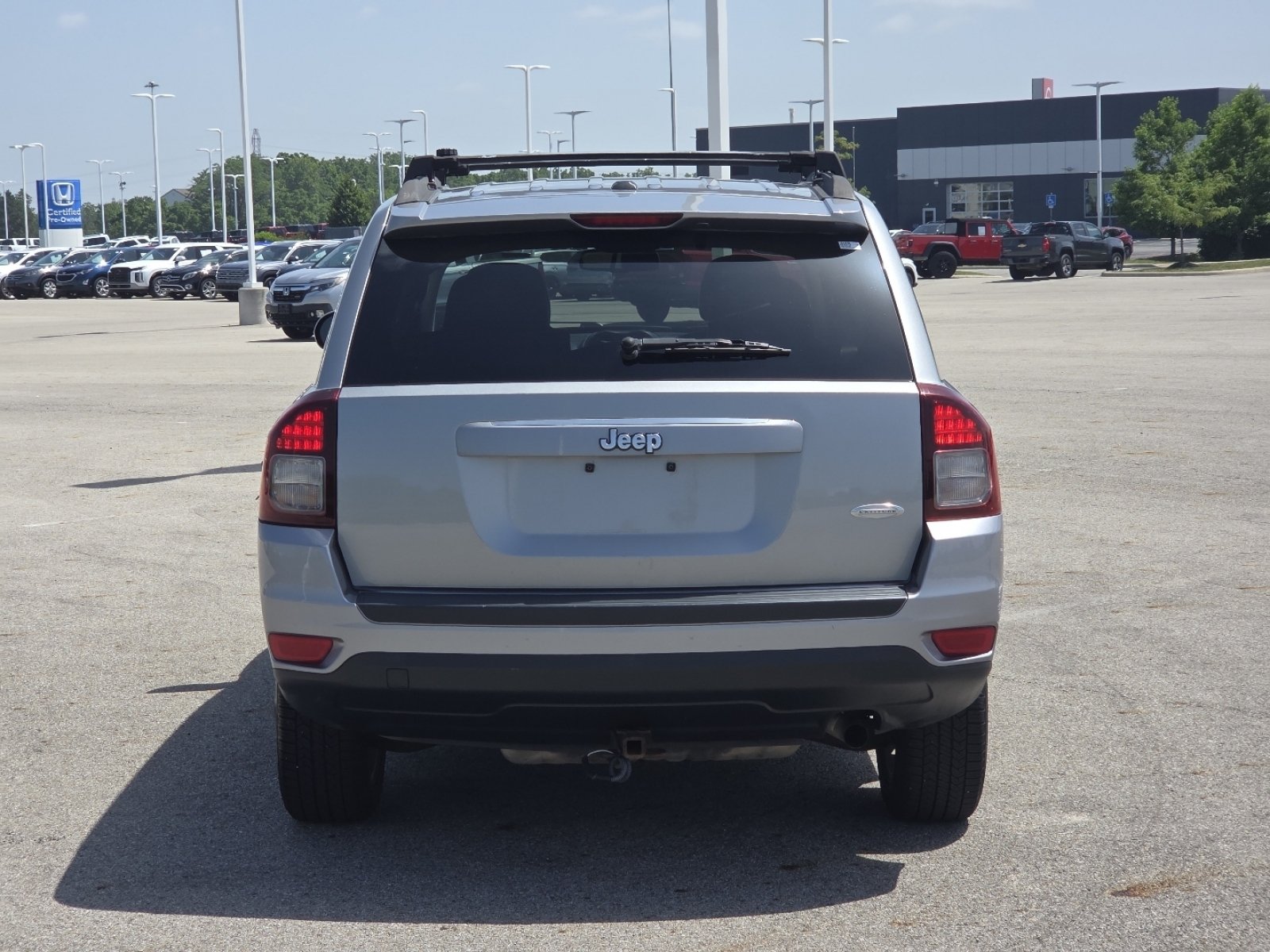 Used 2015 Jeep Compass Latitude FWD image 14