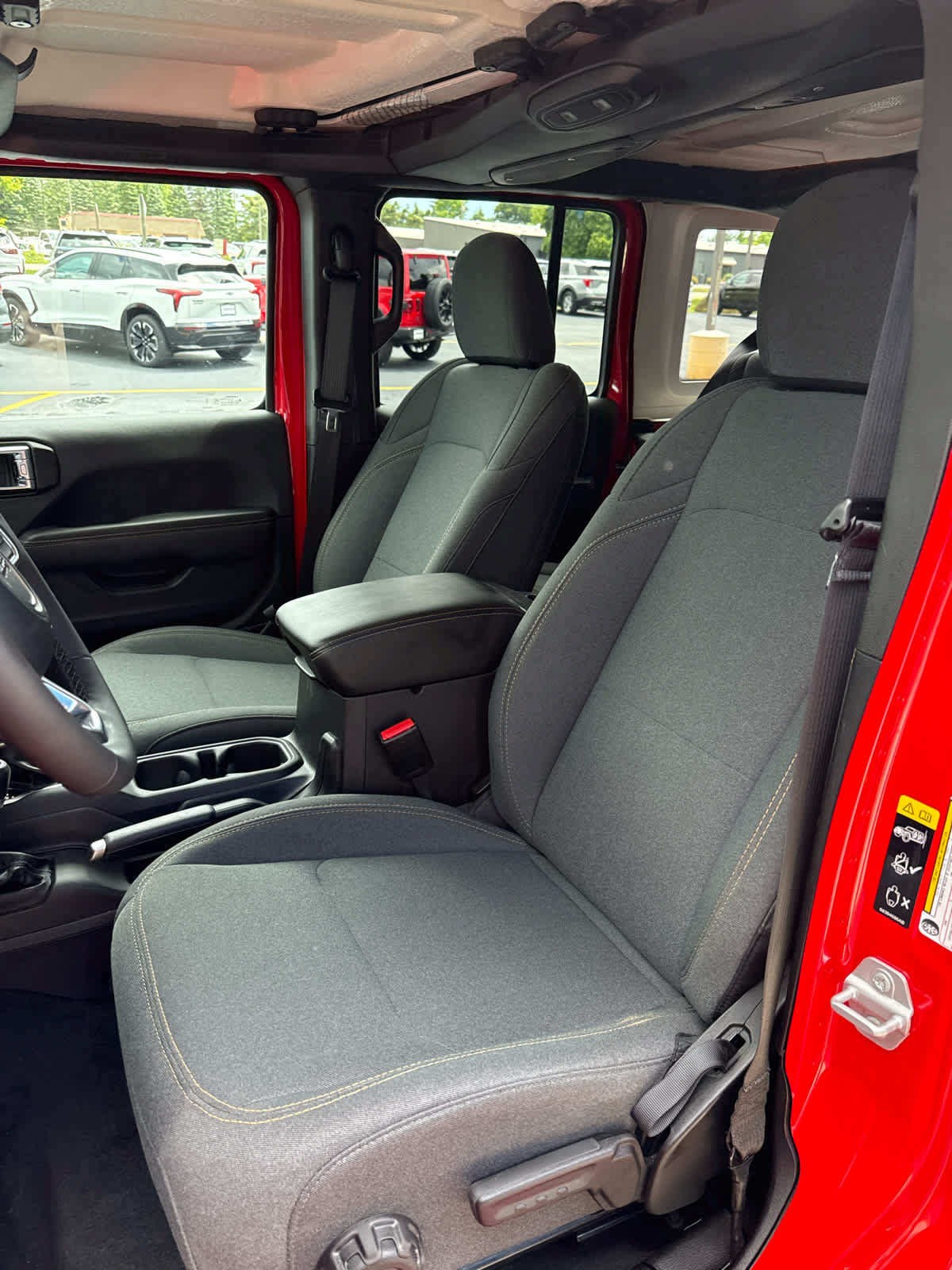 Used 2025 Jeep Wrangler Unlimited Sahara AWD/4WD image 6