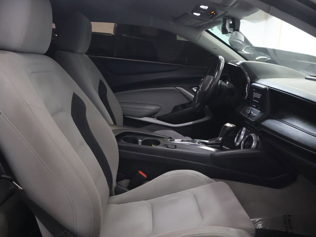 Used 2022 Chevrolet Camaro LT RWD image 10