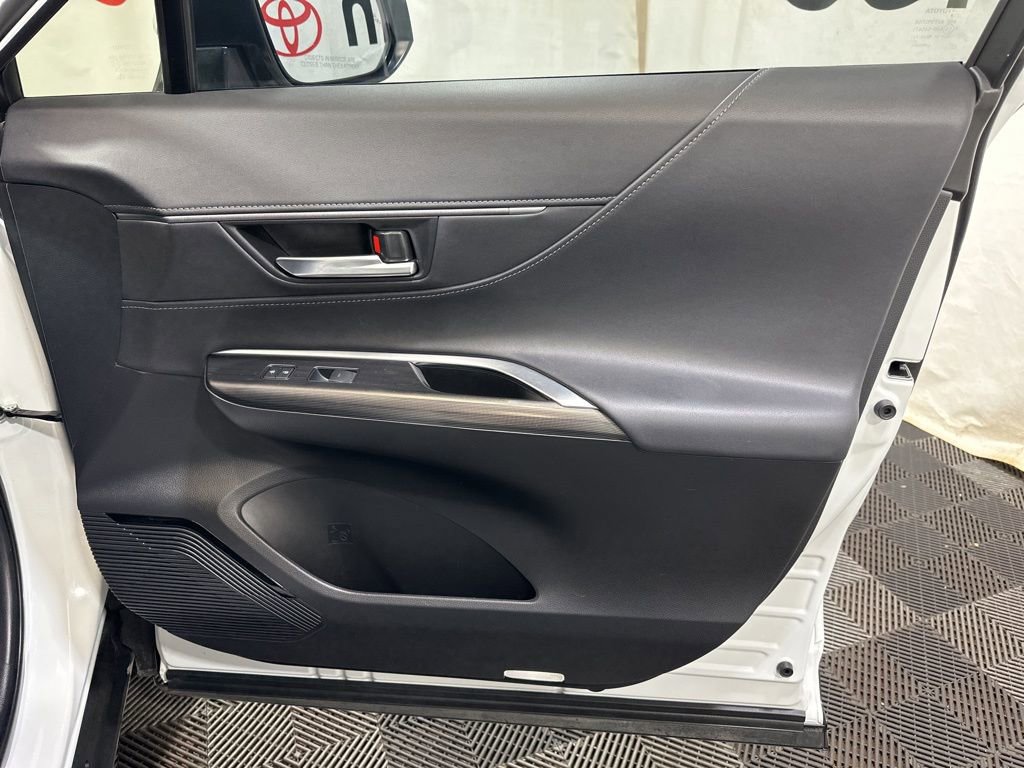 Used 2024 Toyota Venza Limited image 11