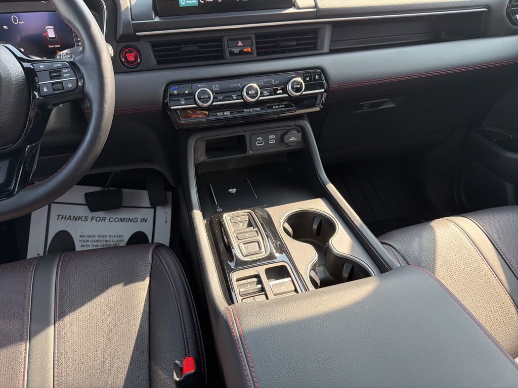 Certified 2025 Honda Pilot Black Edition image 16