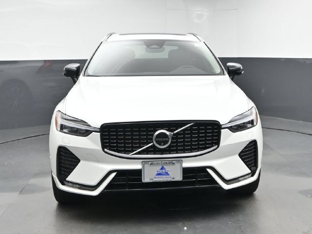 Used 2024 Volvo XC60 B5 Plus w/ Protection Package Premier AWD/4WD image 2