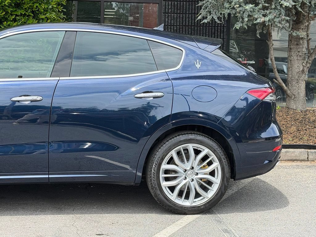 Used 2022 Maserati Levante GT AWD/4WD image 11