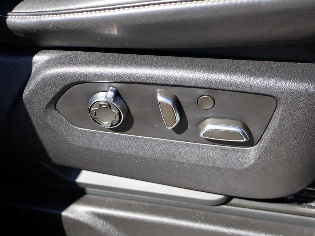 Used 2021 Cadillac Escalade Premium Luxury Platinum image 40