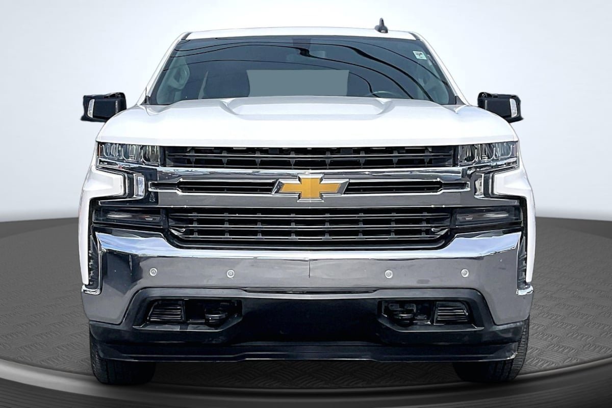 Used 2020 Chevrolet Silverado 1500 LT w/ Convenience Package AWD/4WD image 3