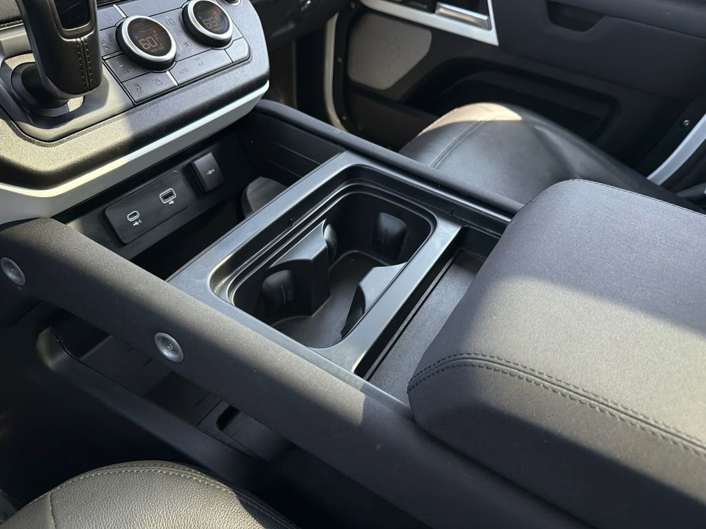 Used 2023 Land Rover Defender 130 S image 33