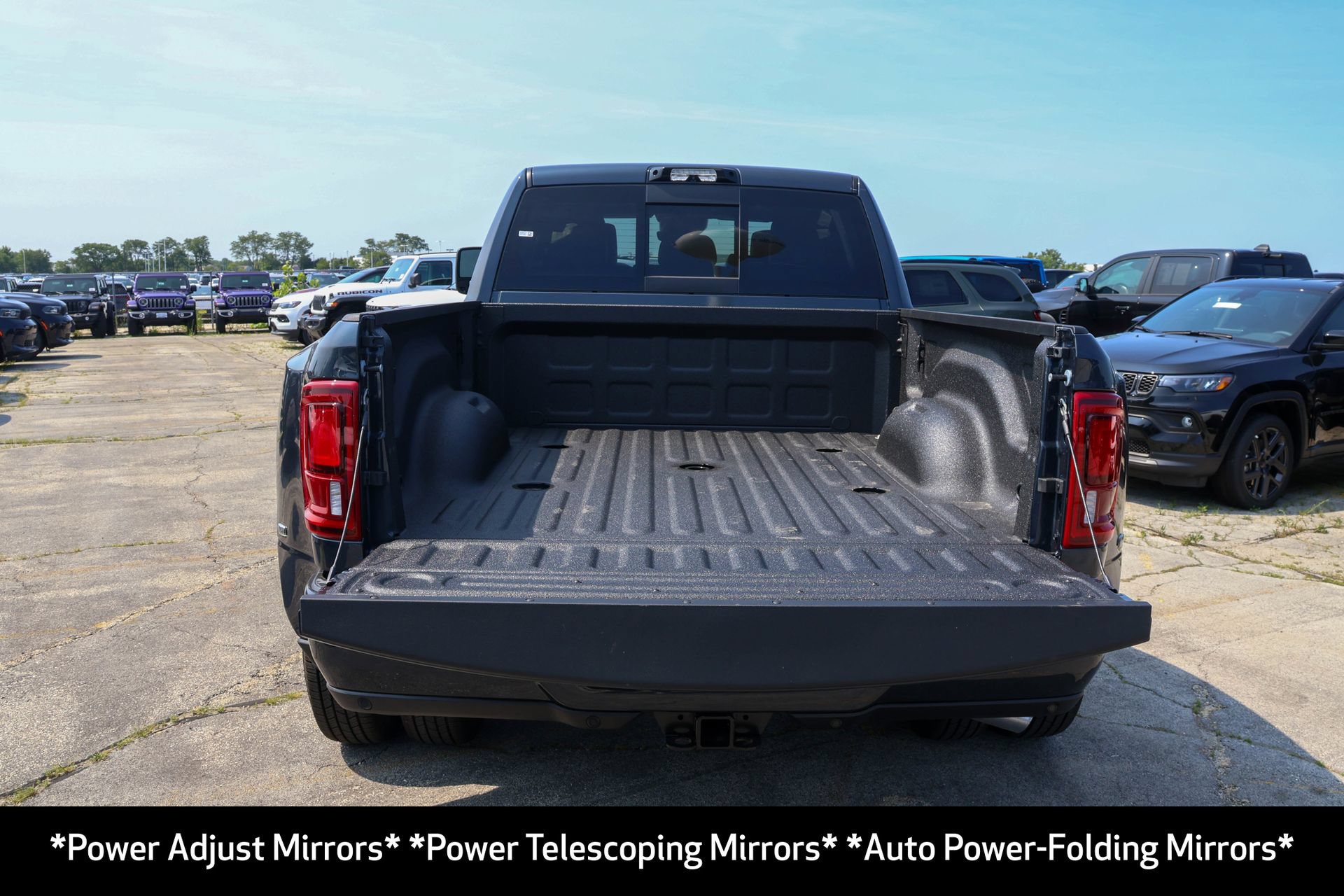 New 2026 RAM 3500 Laramie AWD/4WD image 17