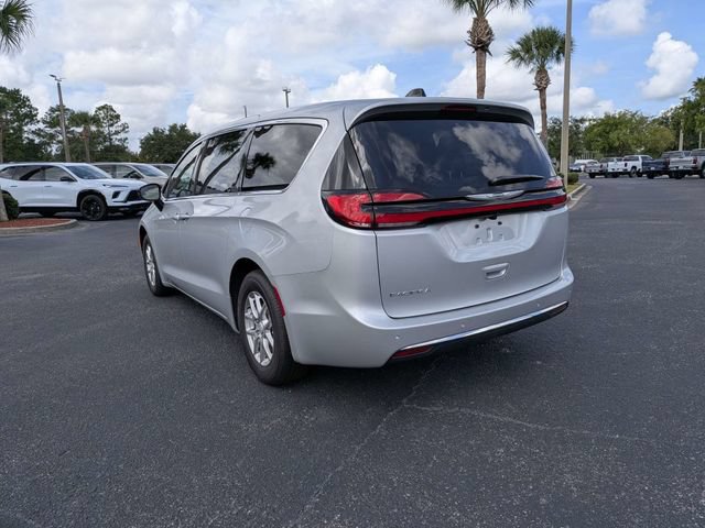 Used 2026 Chrysler Pacifica Select FWD image 5