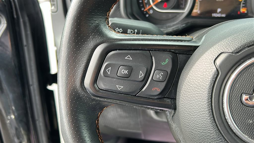 Used 2024 Jeep Gladiator Mojave w/ Technology Group image 13