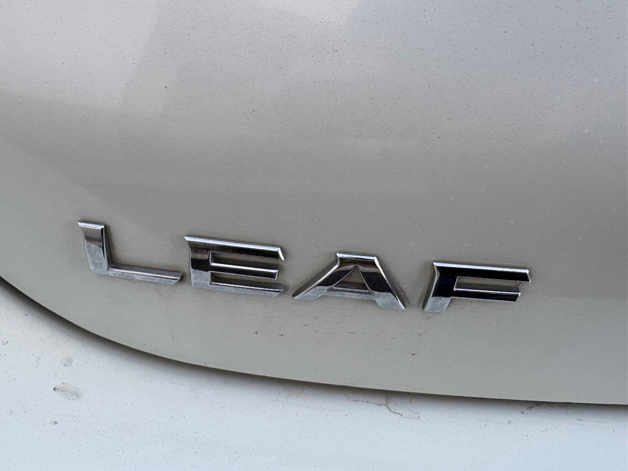 Used 2011 Nissan Leaf SL image 12