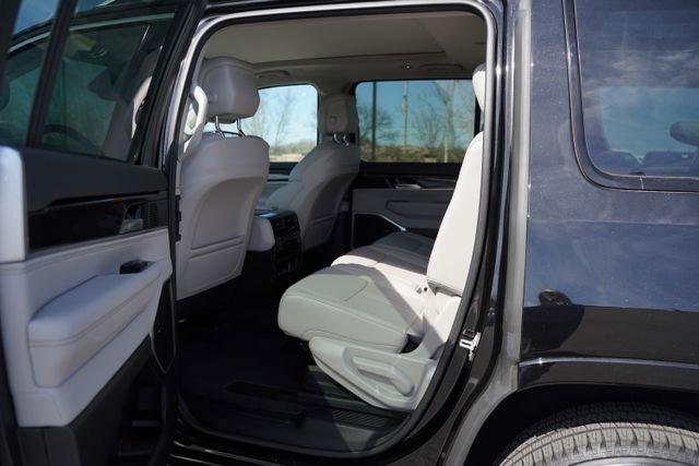 Used 2024 Jeep Wagoneer 4WD w/ Premium Group I image 16