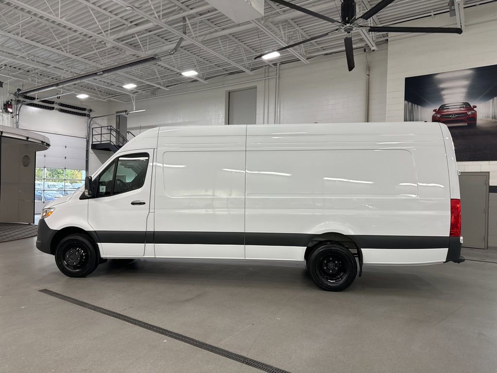 Used 2025 Mercedes-Benz Sprinter 3500 image 2