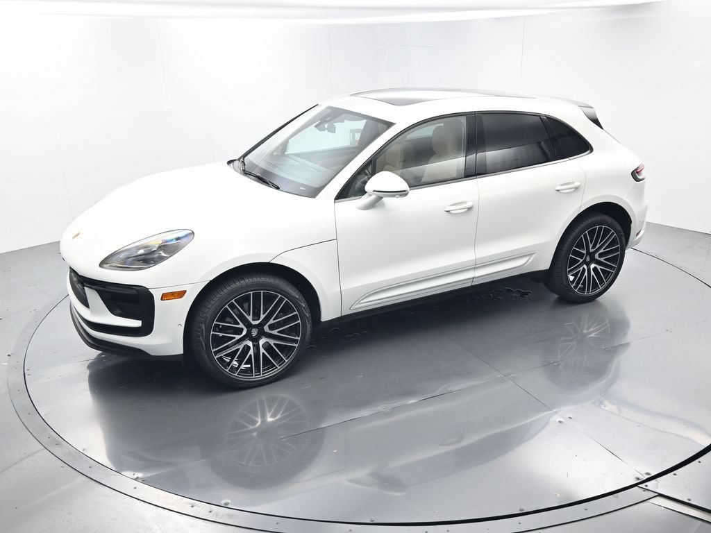 Certified 2024 Porsche Macan AWD/4WD image 34