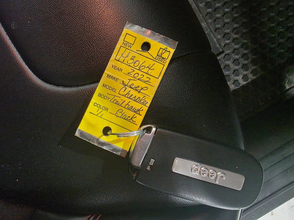 Used 2022 Jeep Cherokee Trailhawk w/ Trailer Tow Group image 48